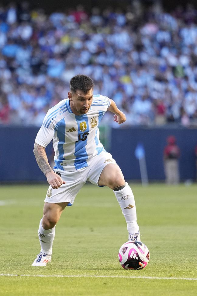 曼城主帅瓜迪奥拉盛赞哈兰德：10球成就“疯狂”（曼城主帅瓜迪奥拉：哈兰德10球表现堪称疯狂）