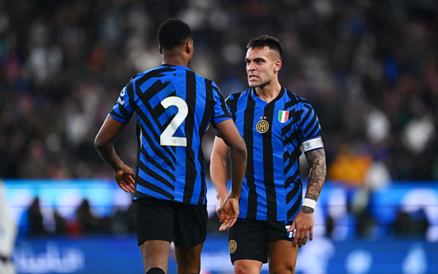 发疯了？里沙利松掐埃基蒂克脖子、推索博、肘击弗林蓬，均未染黄（里沙利松连出粗暴动作：掐埃基蒂克、推索博、肘击弗林蓬仍未吃黄牌）