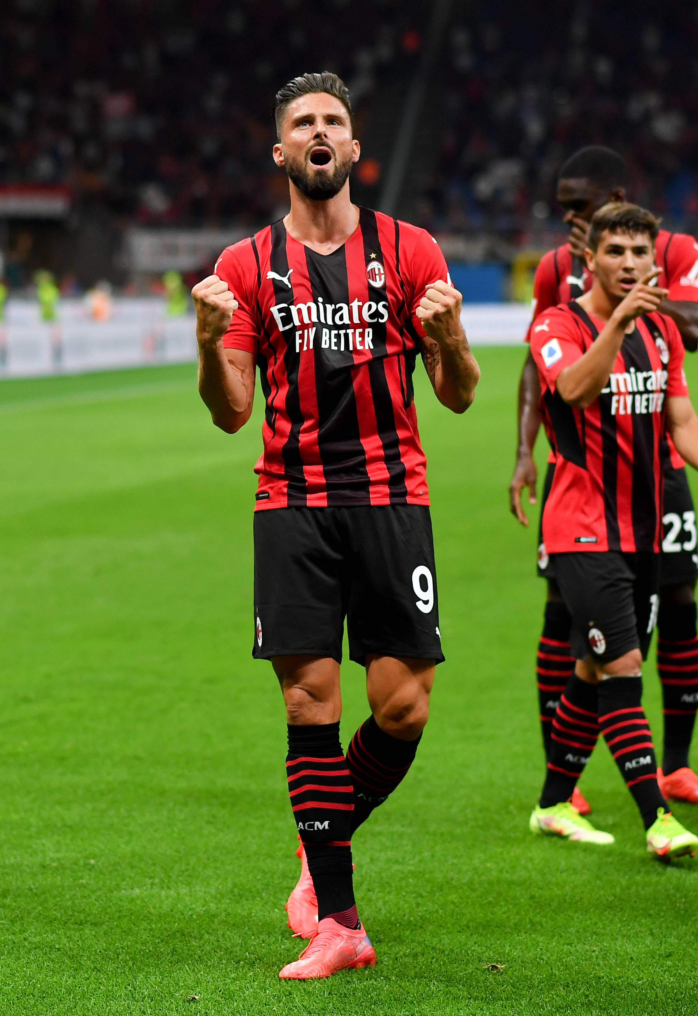 伊尔迪兹：我踢伪9号？大家可以拭目以待；斯帅没给我额外压力（伊尔迪兹谈伪9号：拭目以待，斯帅未给我额外压力）