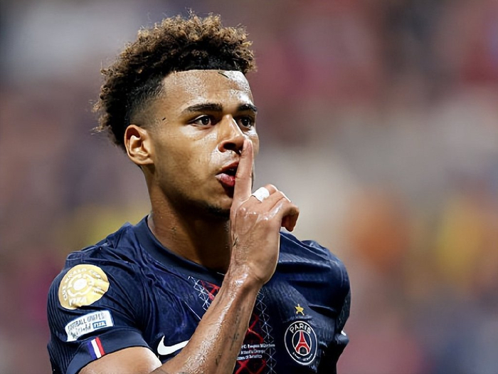 詹姆斯关键上篮助球队锁胜（詹姆斯关键上篮定胜局）