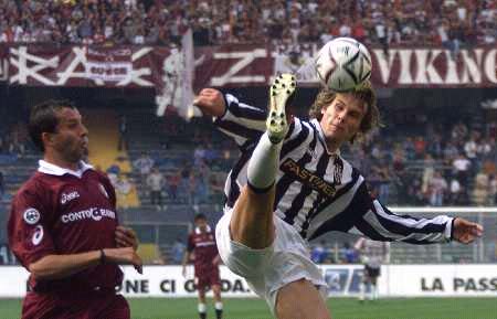 索扎将吹罚生涯第三场米兰德比，曾执法23-24赛季国米5-1米兰