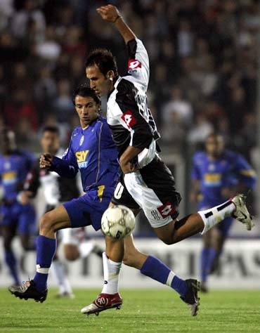 NBA常规赛战报：湖人客场险胜太阳,（NBA常规赛快讯：湖人客战太阳惊险告捷）