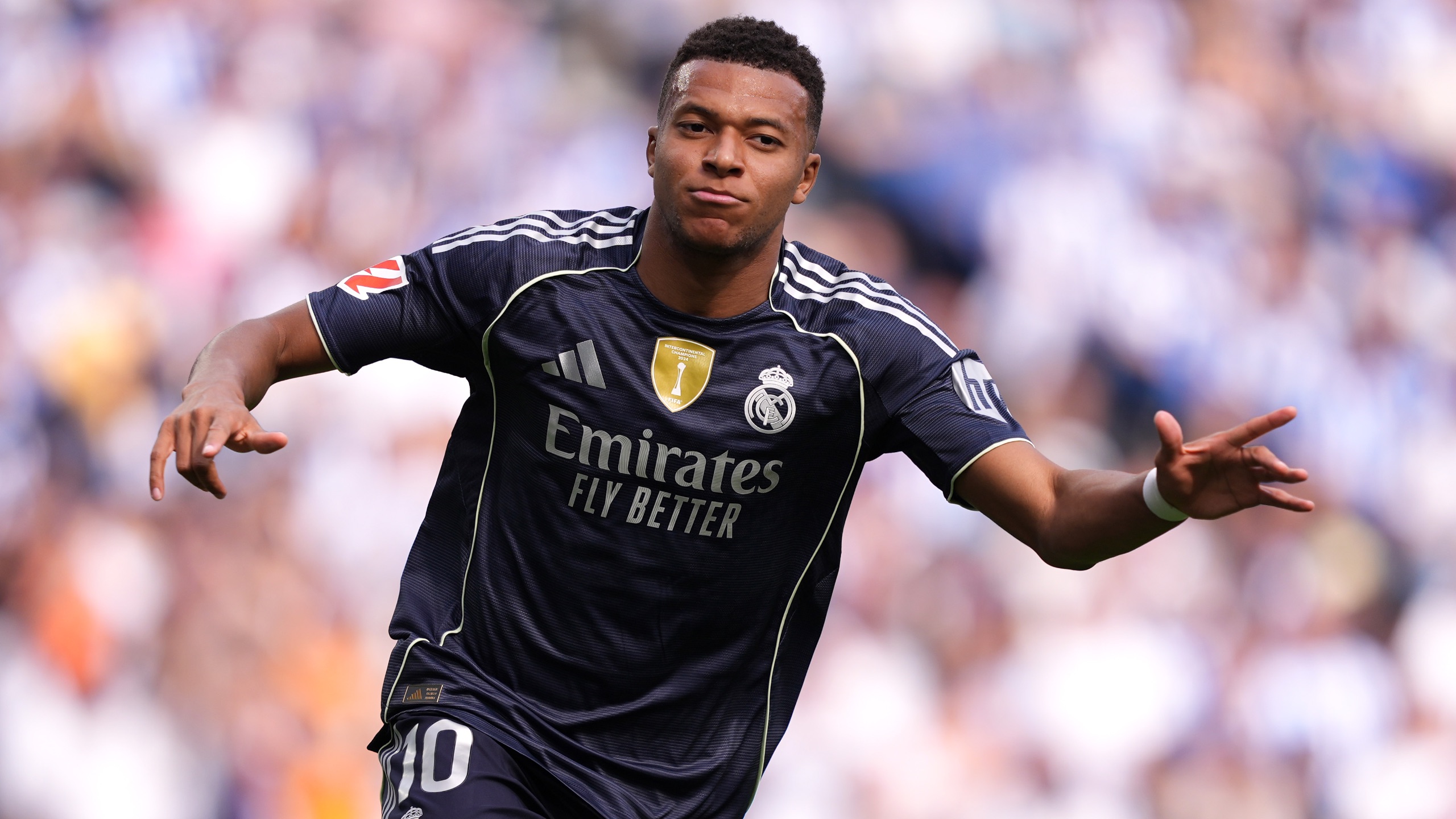 邮报整理C罗豪车收藏：有多辆布加迪，最贵的车价值850万英镑（邮报盘点C罗豪车收藏：多台布加迪在列，最贵座驾高达850万英镑）