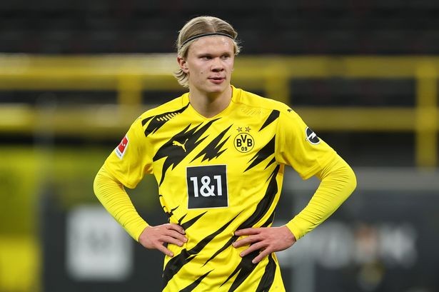 网友在梅西夜访诺坎普时偶遇他，梅西还向镜头打了招呼（梅西夜访诺坎普被网友偶遇，还向镜头打招呼）