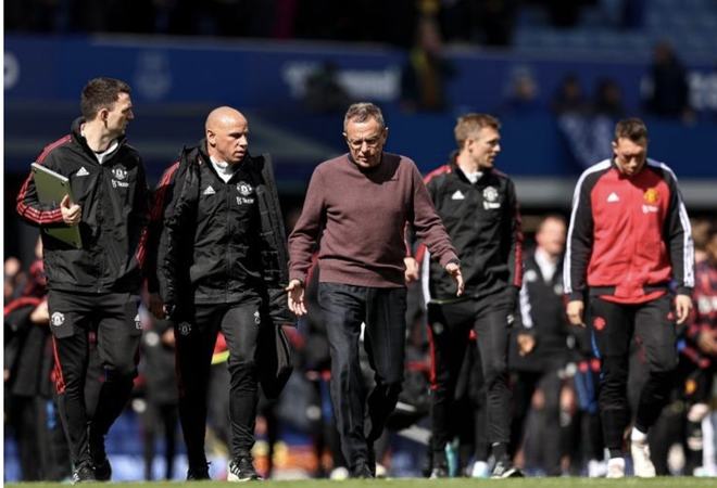 从加马童工到英超银靴：伊戈尔·蒂亚戈，用八粒进球丈量5500英里的苦难与荣耀（八球跨越5500英里：伊戈尔·蒂亚戈从加马童工到英超银靴的苦难与荣光）