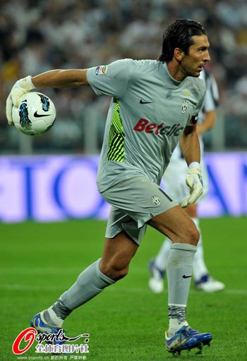 英媒：桑乔等4人将在曼联一线队回归后被下放至U21更衣室（英媒：桑乔等四人回归一线队后将被安排到U21更衣室）