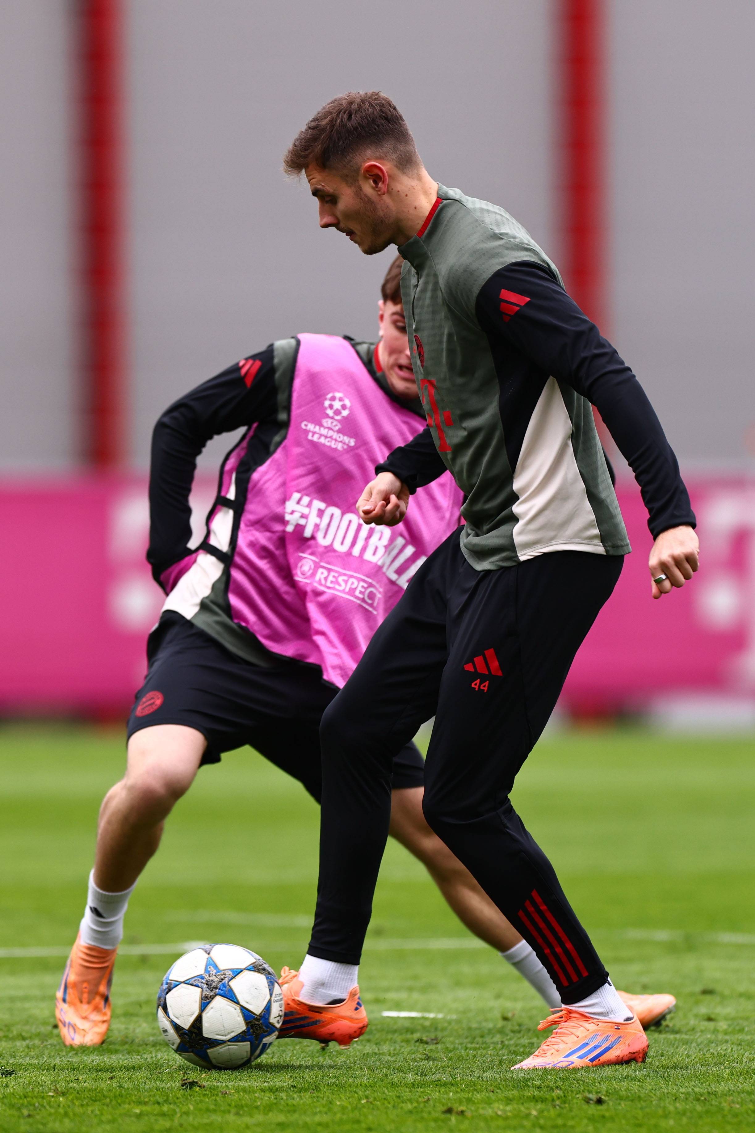 乌姆蒂蒂：费基尔不伤能效力皇马巴萨，苏牙是好人梅西最伟大（乌姆蒂蒂：若非伤病费基尔可效力皇马或巴萨，苏亚雷斯是好人，梅西最伟大）