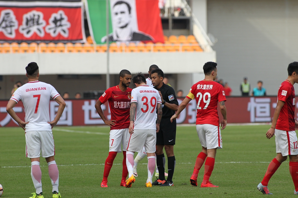 托莫里+加比亚+帕夫的防线米兰每142分钟丢1球，五大联赛第四（托莫里+加比亚+帕夫联袂，米兰142分钟才丢1球，防守效率居五大联赛第4）