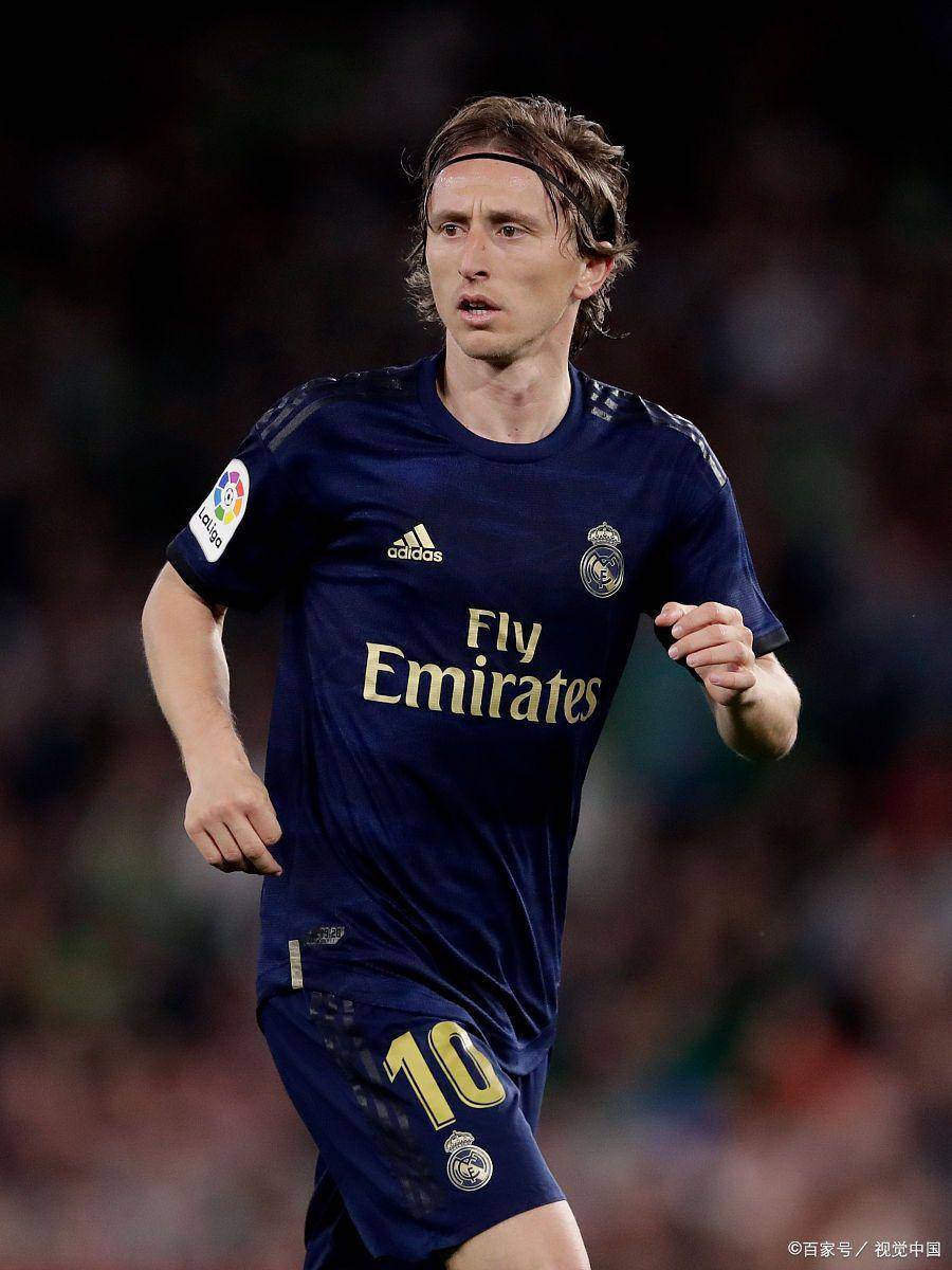 图片报：因两名前锋状态差，多特考虑冬窗签维罗纳前锋焦瓦内（图片报：双前锋低迷，多特或冬窗引进维罗纳射手焦瓦内）