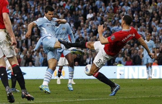 米兰跟队：米兰双雄探讨出售圣西罗冠名权，每年2000-3000万欧（随队记者：米兰双雄商议出售圣西罗冠名权，年收入预计2000-3000万欧）