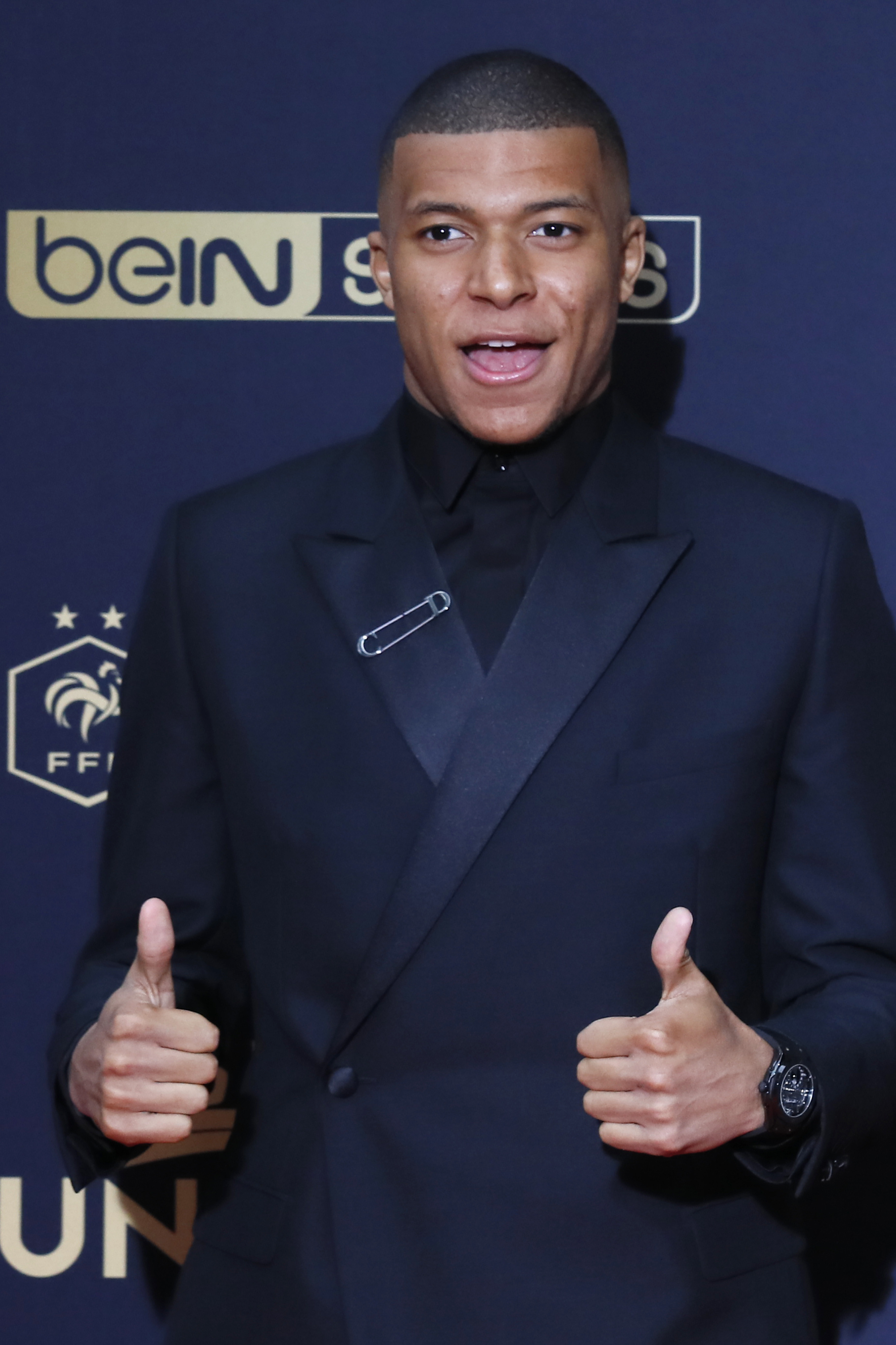 利兹联VS切尔西，悬念拉满！利兹联能否掀翻切尔西？（利兹联对阵切尔西：悬念十足，能否上演黑马逆袭？）