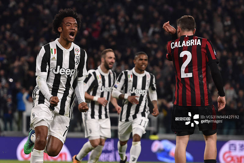 有惊无险，小麦和孔蒂所乘飞机警告灯误报导致飞机迫降（警告灯误报引发紧急迫降，小麦与孔蒂所乘航班平安落地）